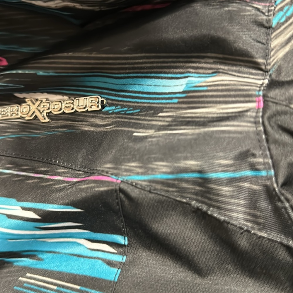 ZEROXPOSUR: GIRLS BLACK/MULTICOLOR STRIPE  PUFFER COAT. Size 10-12 Medium. - Picture 13 of 14